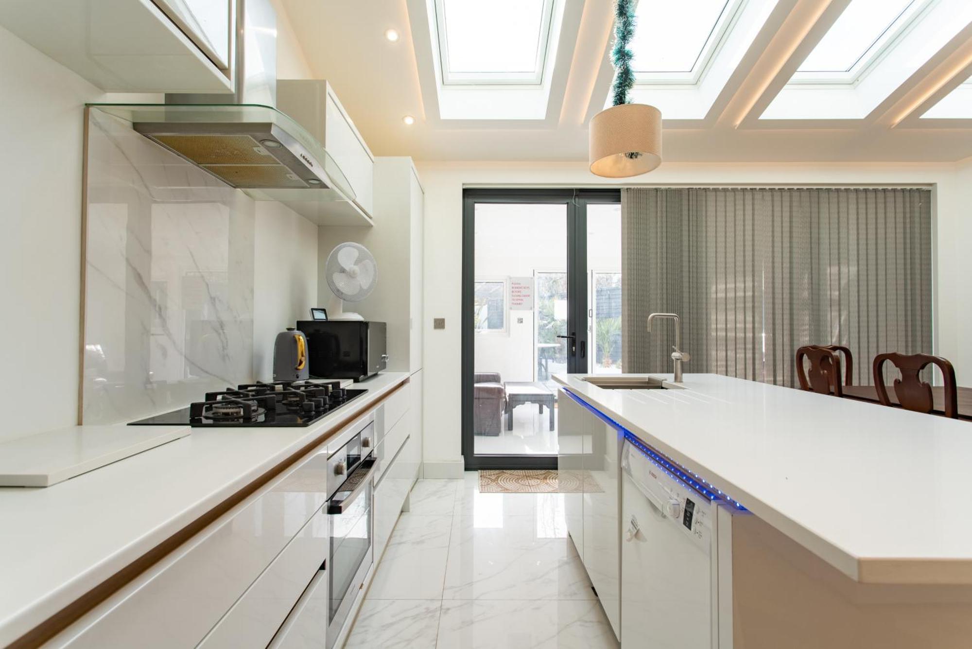 Modern 2Bed Pad W/ Hot Tub Villa Barking  Bagian luar foto